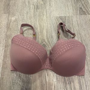 Victoria’s Secret Lightly Lined Lace Bra 32DD